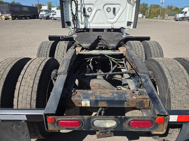 2020 Freightliner Cascadia - image 6