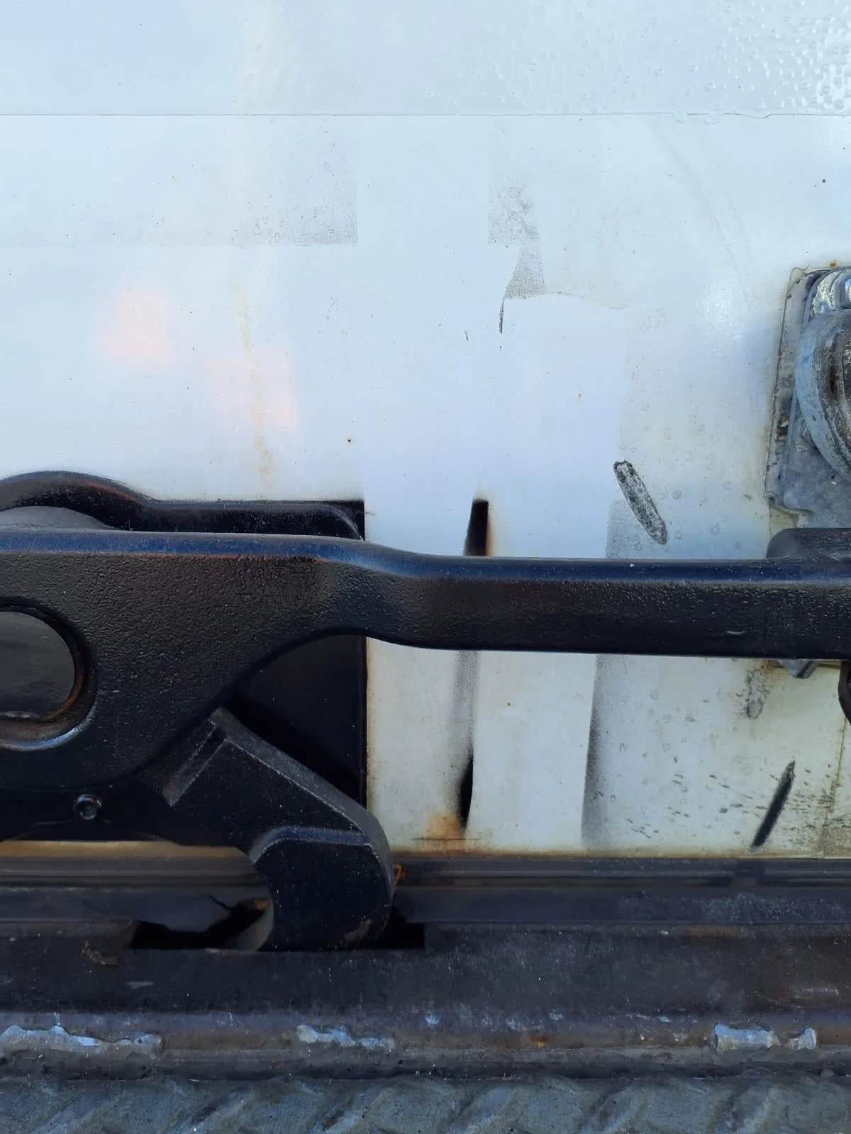 2018 International 4300 - image 8