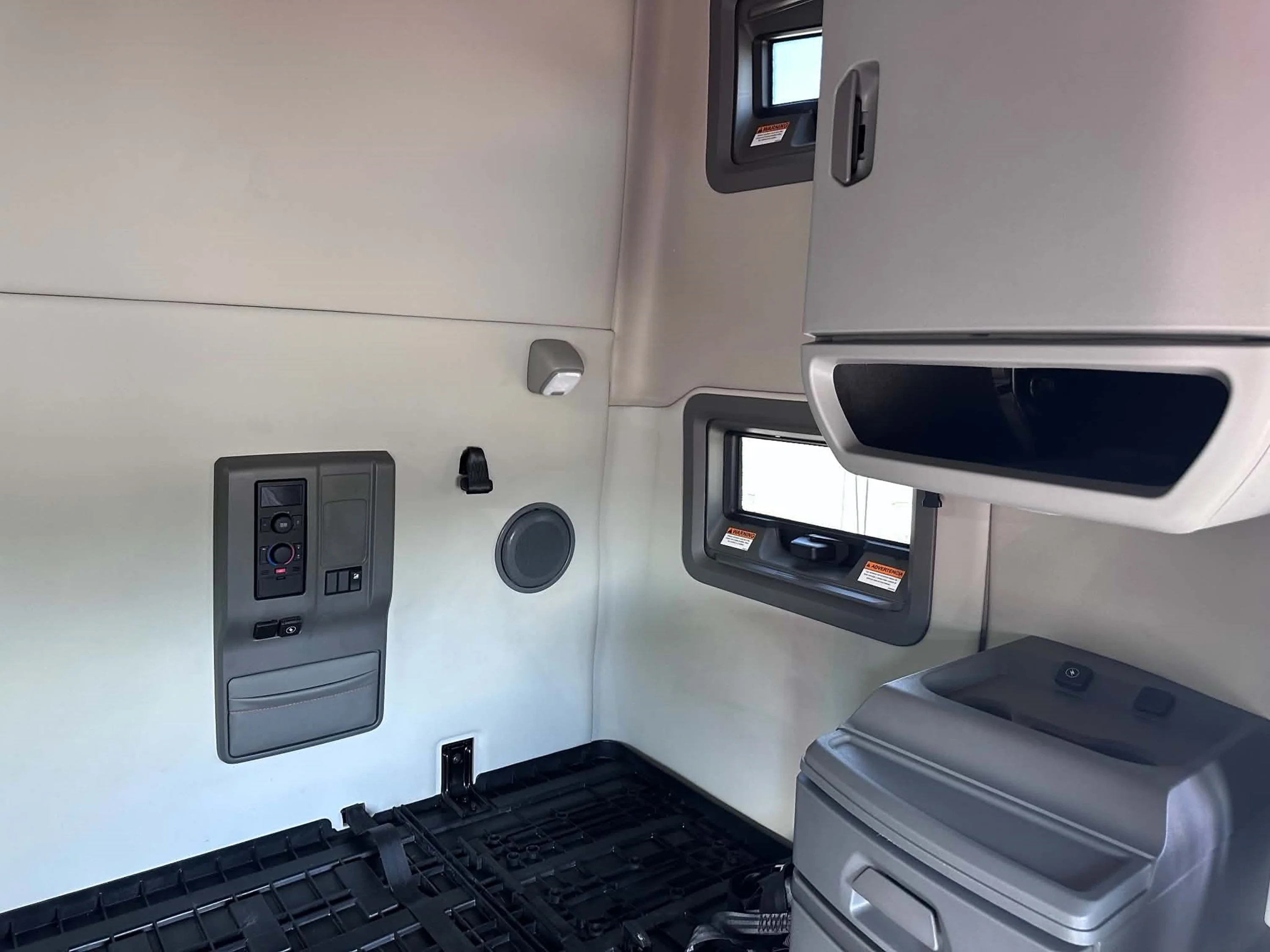 2021 Volvo VNL 760 in Clarksville, TN — photo 15