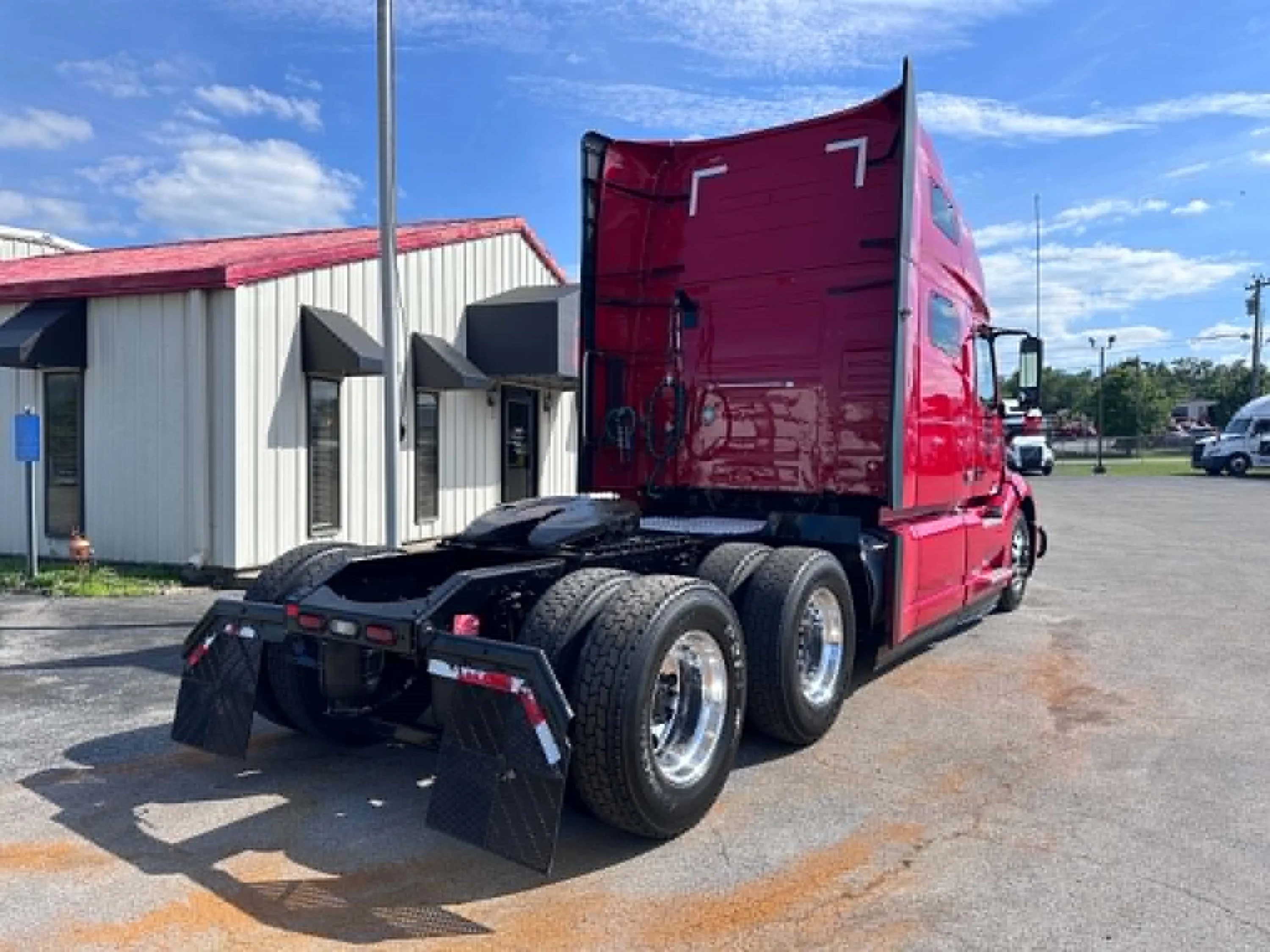 2021 Volvo VNL 760 in Clarksville, TN — photo 6