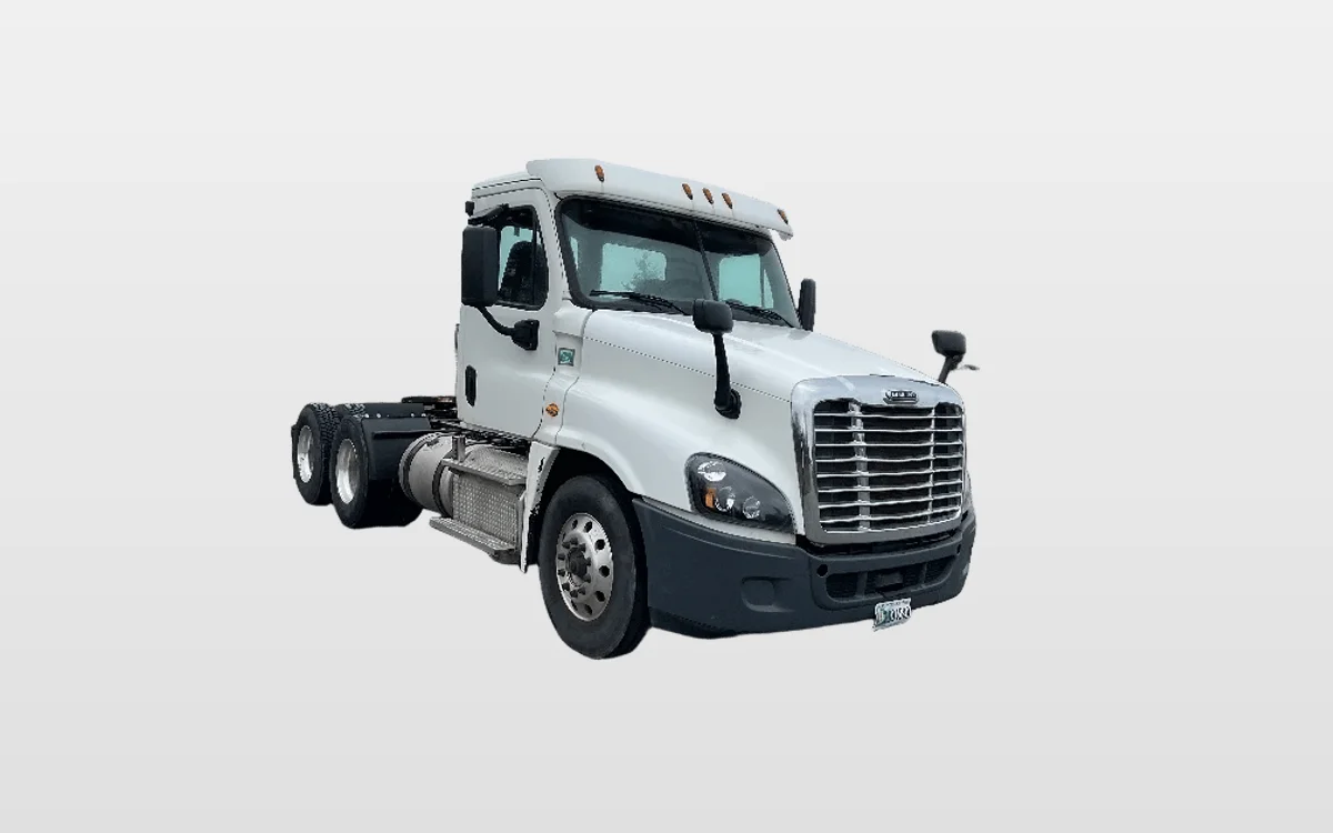 2016 Freightliner Cascadia - image 1