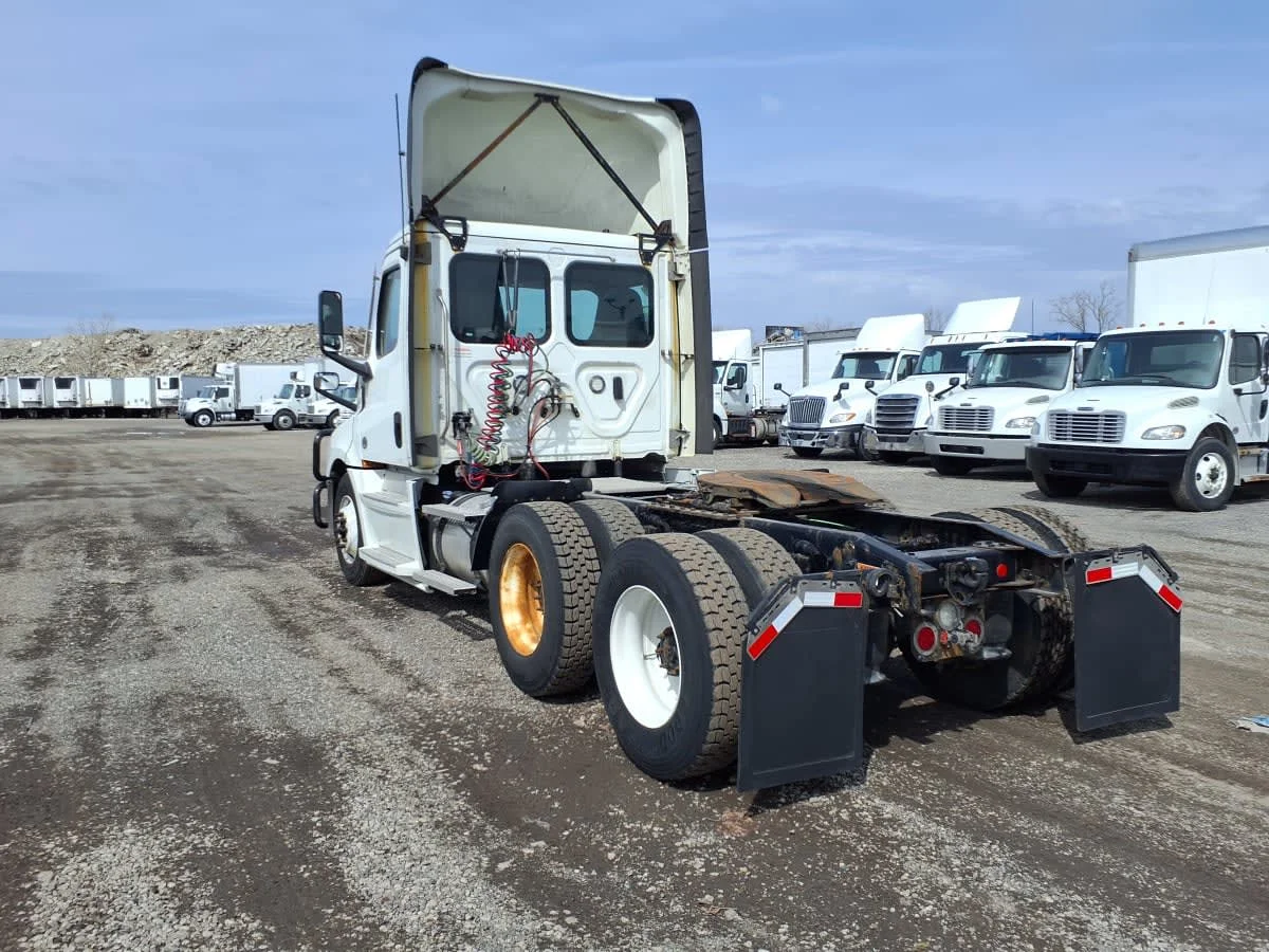 2021 Freightliner Cascadia - image 6