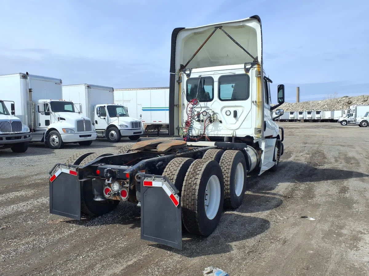 2021 Freightliner Cascadia - image 4