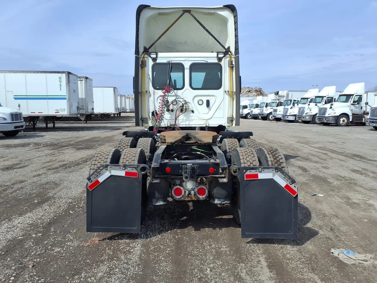 2021 Freightliner Cascadia - image 5