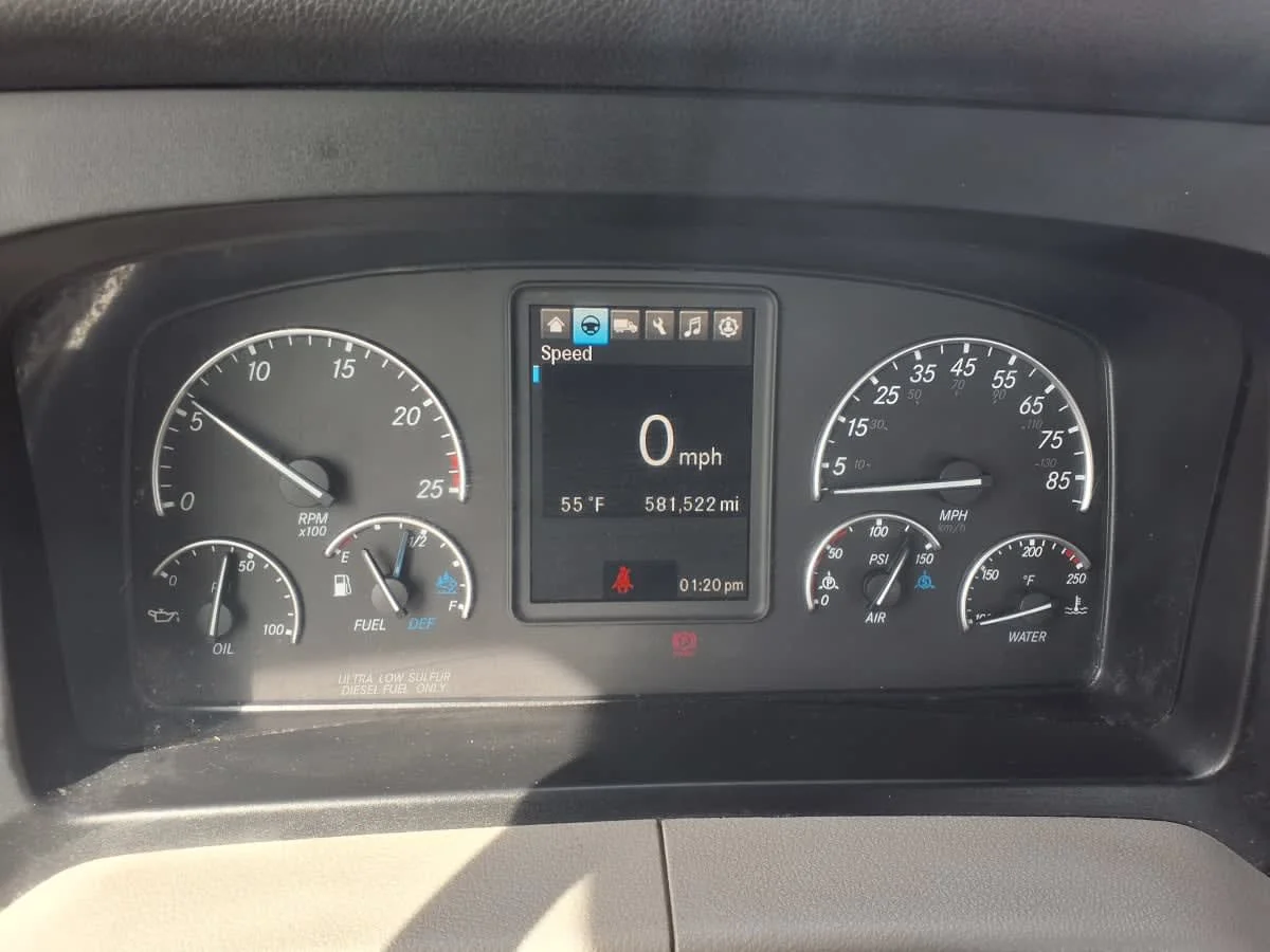 2021 Freightliner Cascadia - image 9