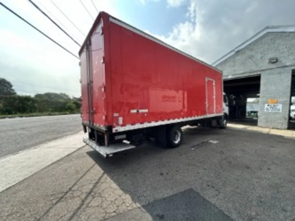 2016 Kenworth T270 - image 6