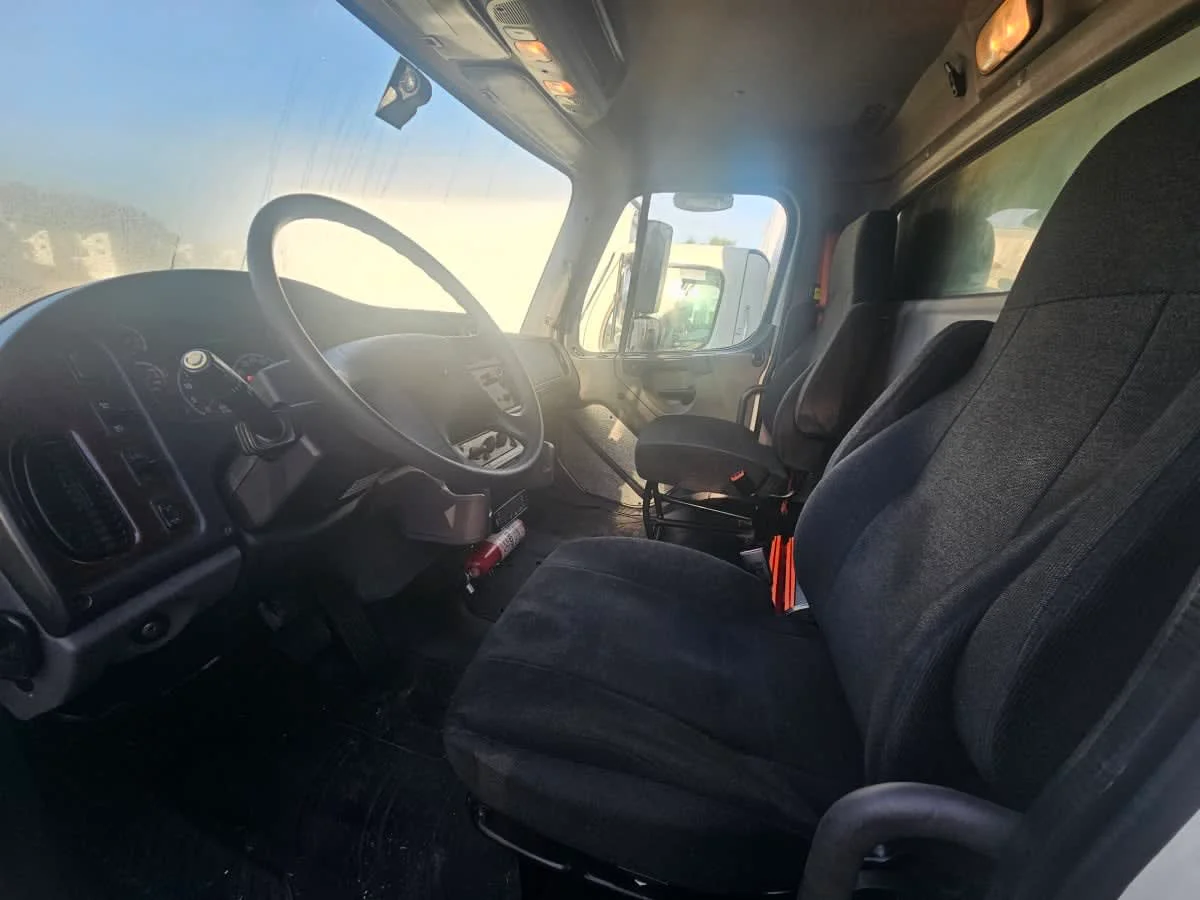 2019 Freightliner M2 106 - image 8