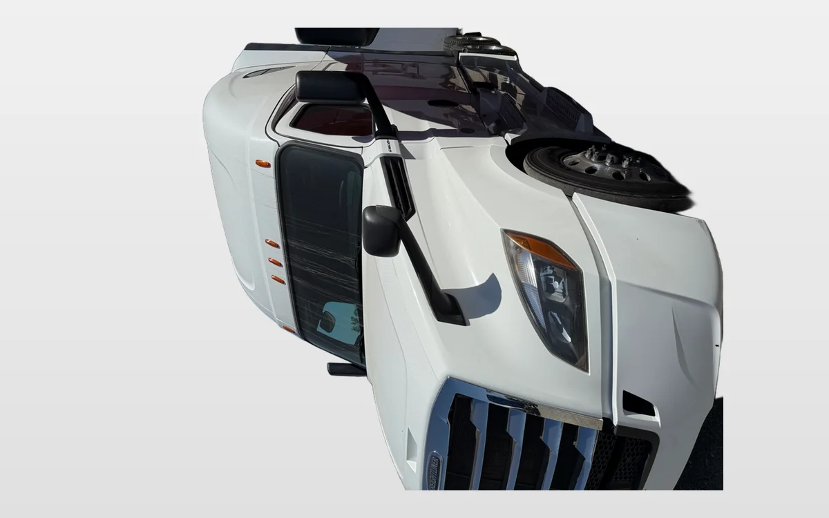 2019 FREIGHTLINER CASCADIA 126SLP - image 1