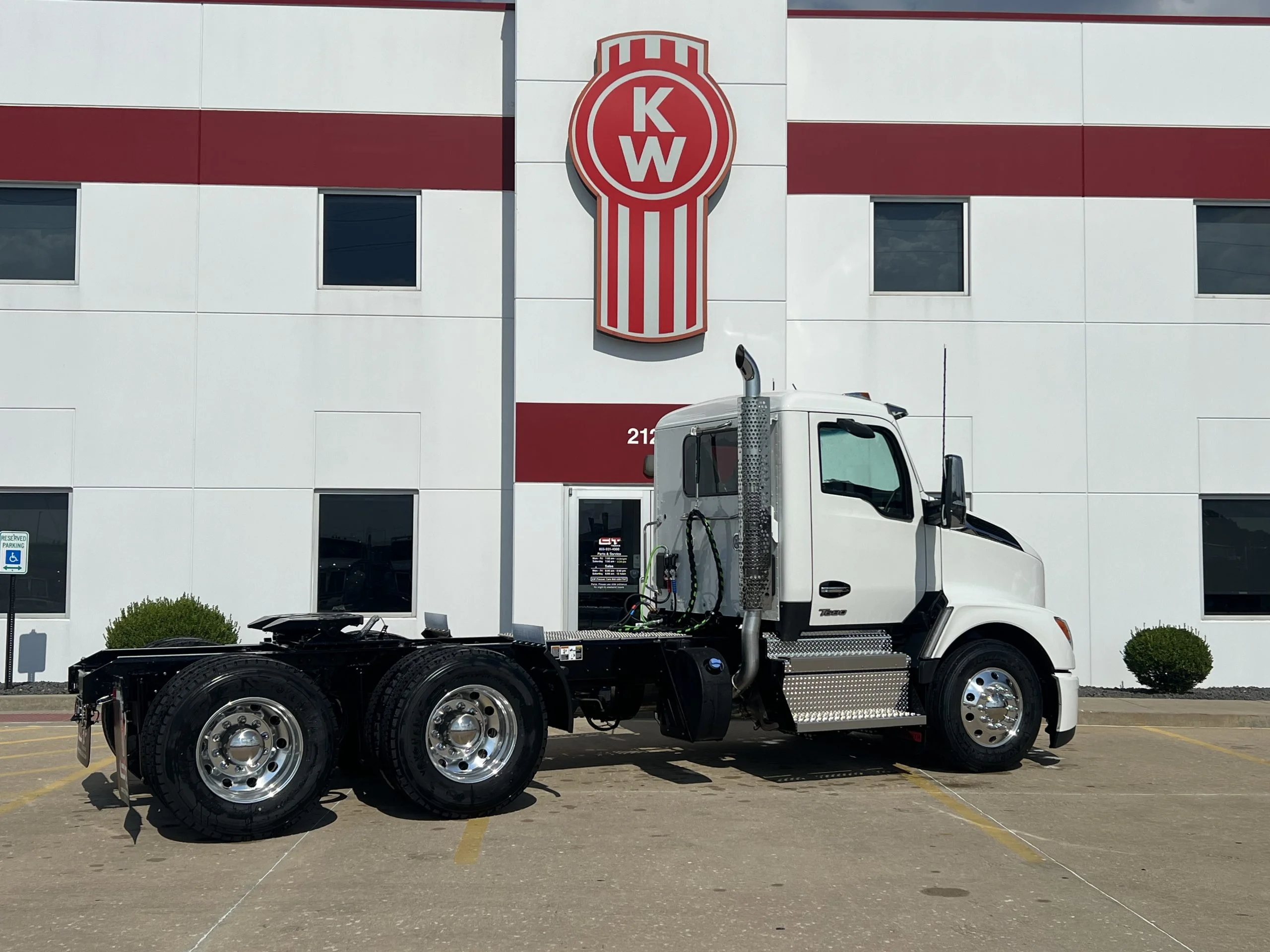 2027 Kenworth T680 in Troy, IL — photo 5