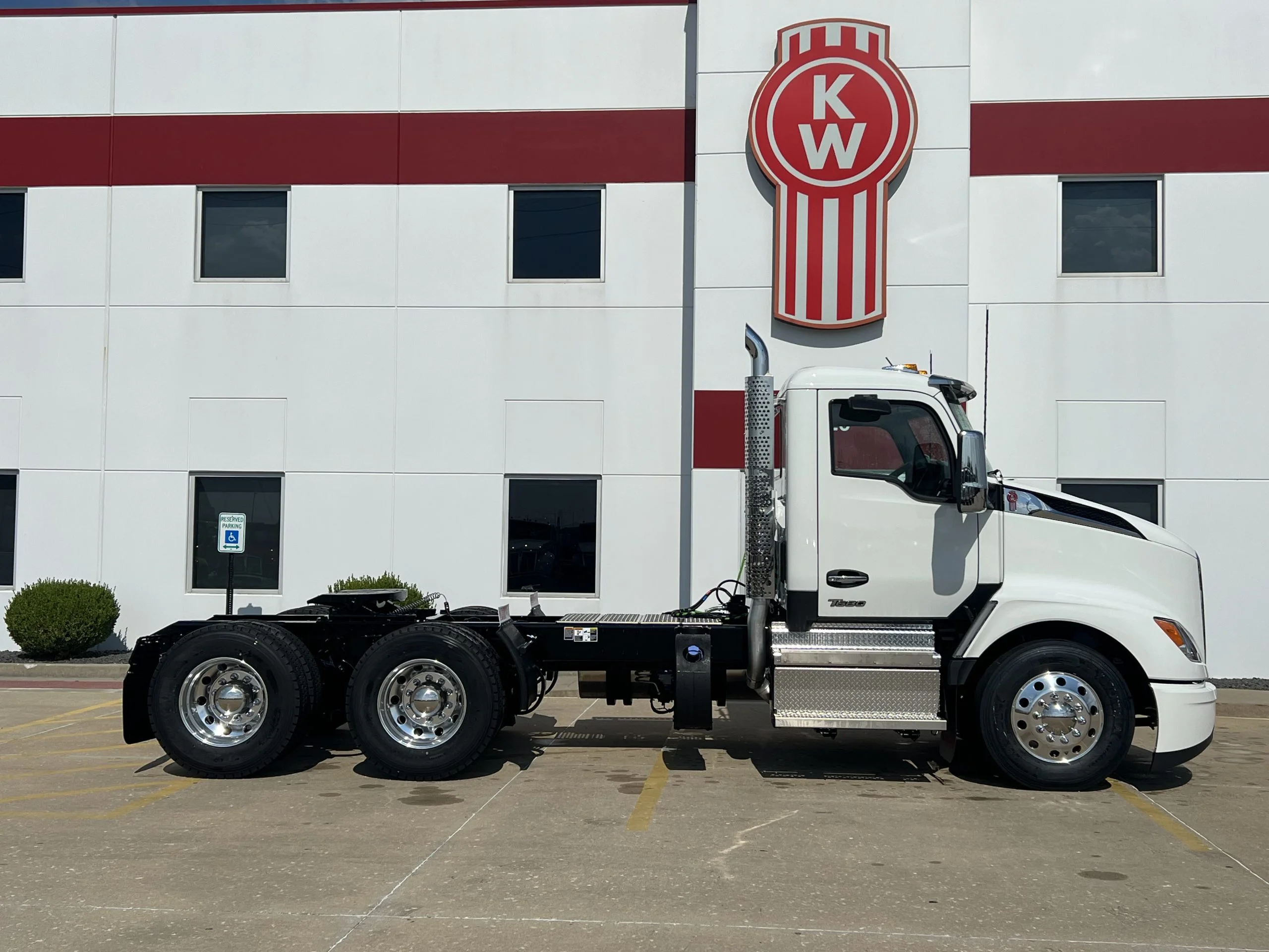 2027 Kenworth T680 in Troy, IL — photo 4