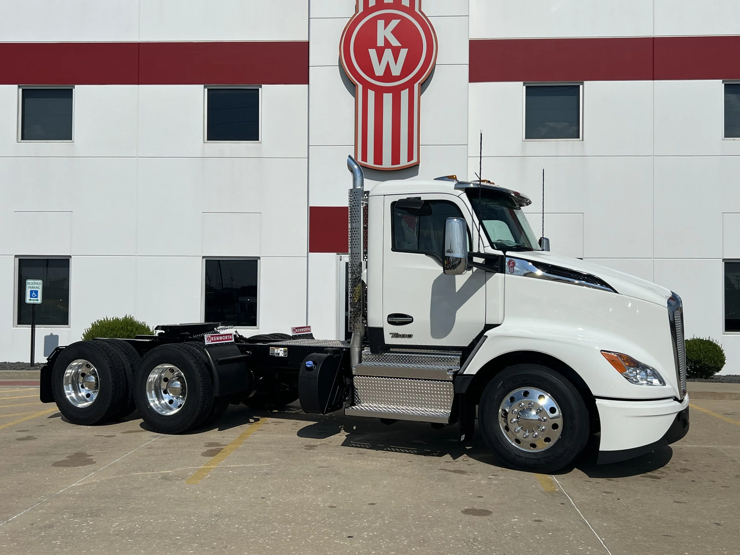 2027 Kenworth T680 in Troy, IL — photo 3