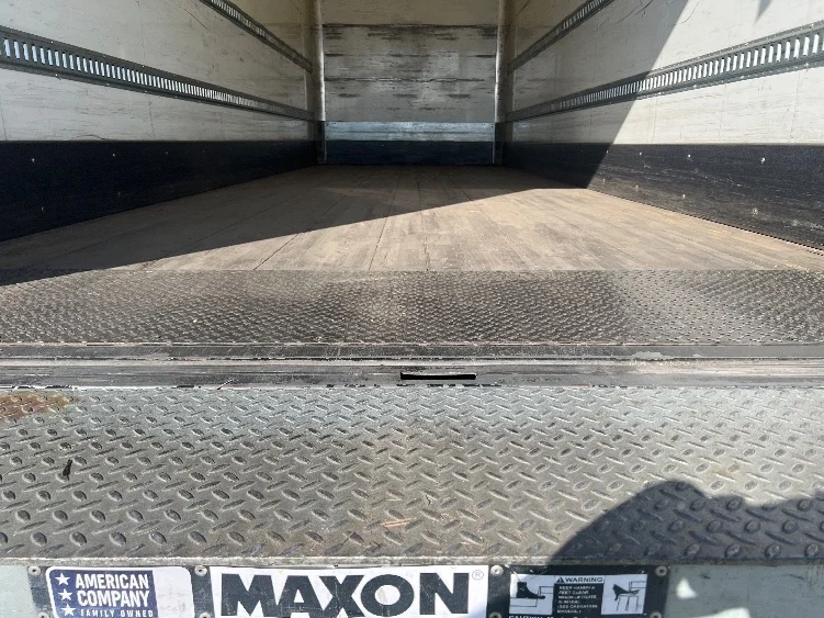 2019 Hino 338 - image 10