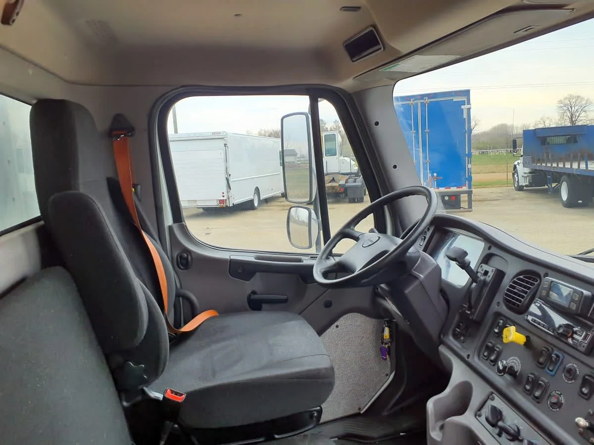 2019 Freightliner M2 106 - image 7