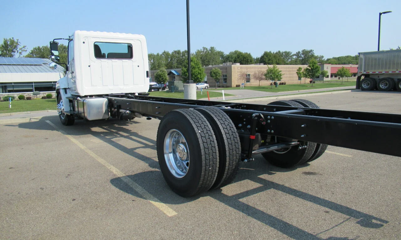 2025 Hino L7 in Buffalo, NY — photo 3