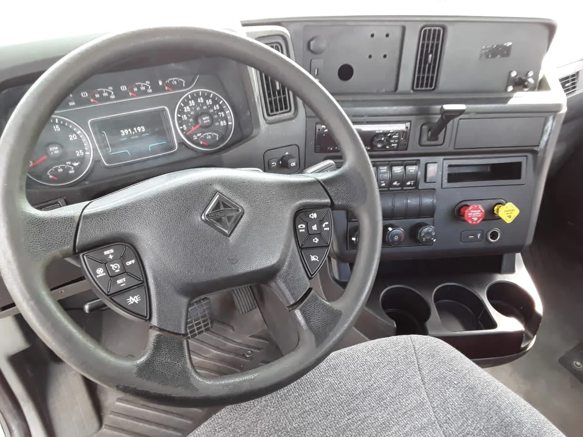 2019 International LT - image 12