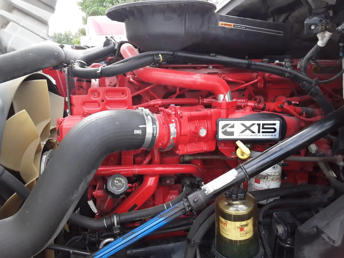 2019 International LT - image 8