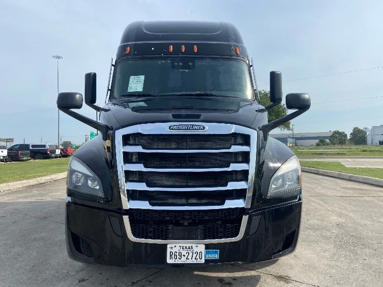2022 Freightliner in San Antonio, TX — photo 2