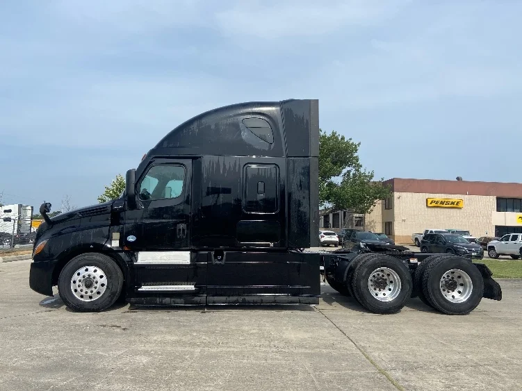 2022 Freightliner in San Antonio, TX — photo 4