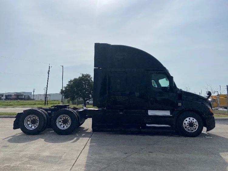 2022 Freightliner in San Antonio, TX — photo 8
