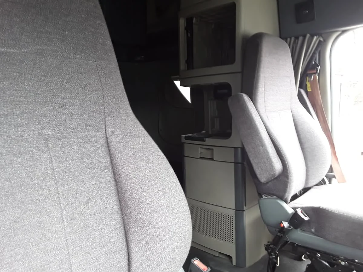 2020 Freightliner Cascadia - image 12