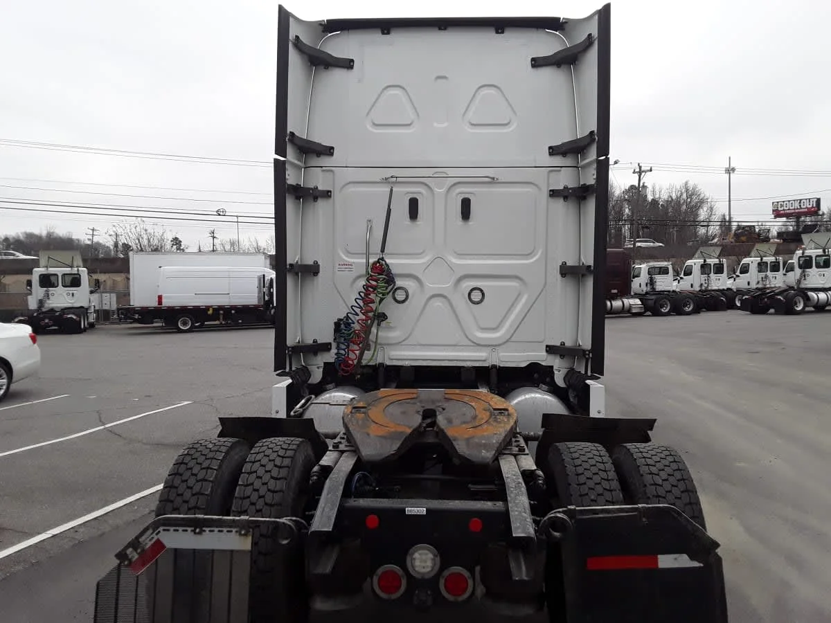 2020 Freightliner Cascadia in Charlotte, NC — photo 5
