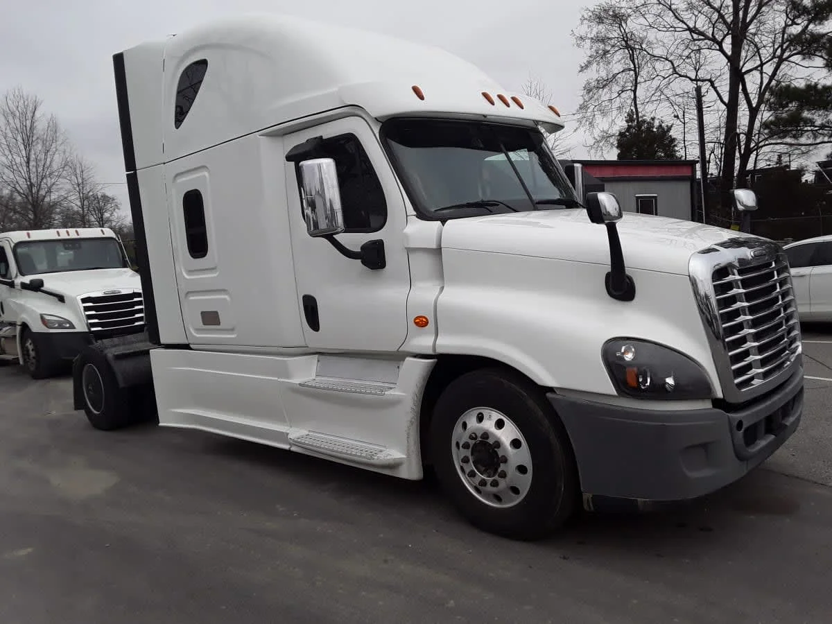 2020 Freightliner Cascadia in Charlotte, NC — photo 3