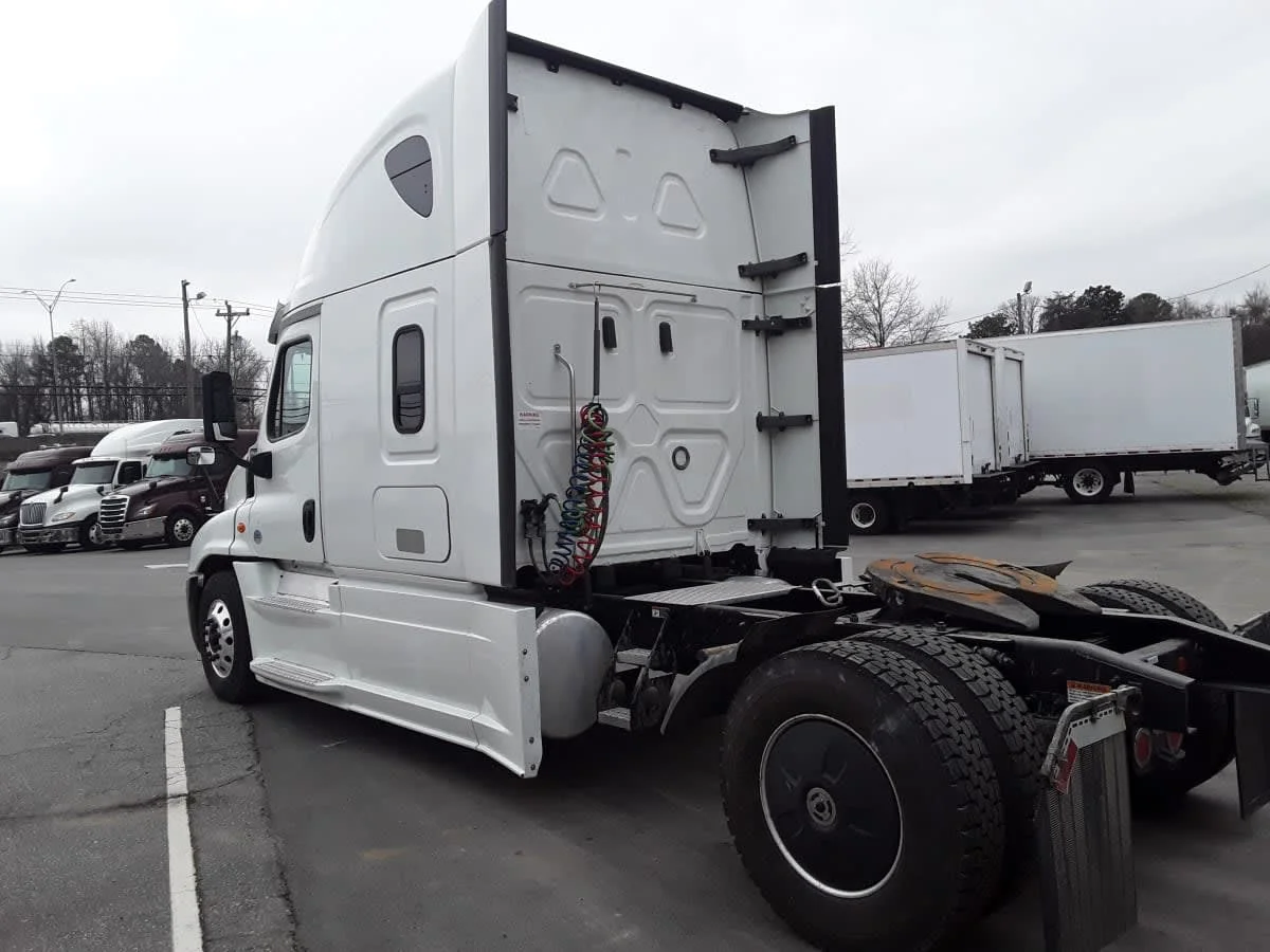 2020 Freightliner Cascadia - image 6