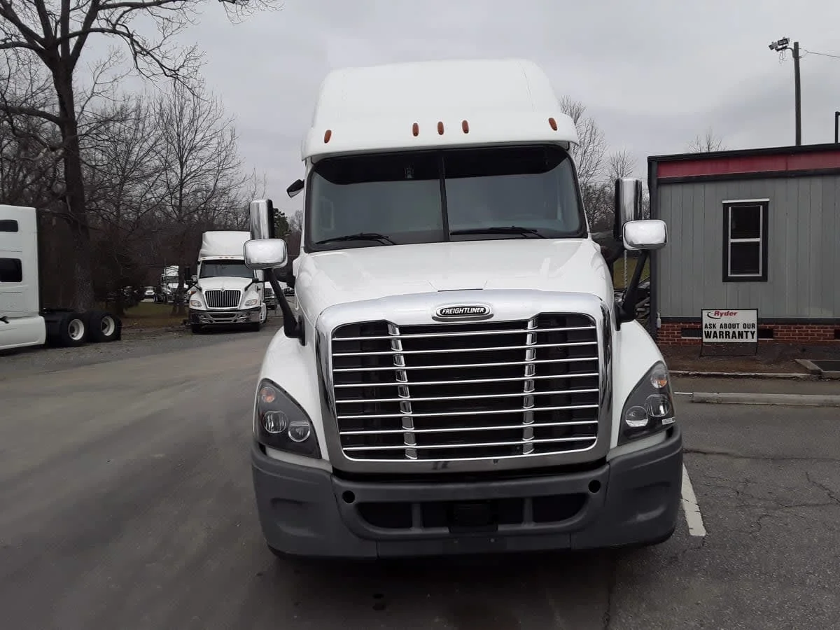 2020 Freightliner Cascadia in Charlotte, NC — photo 2