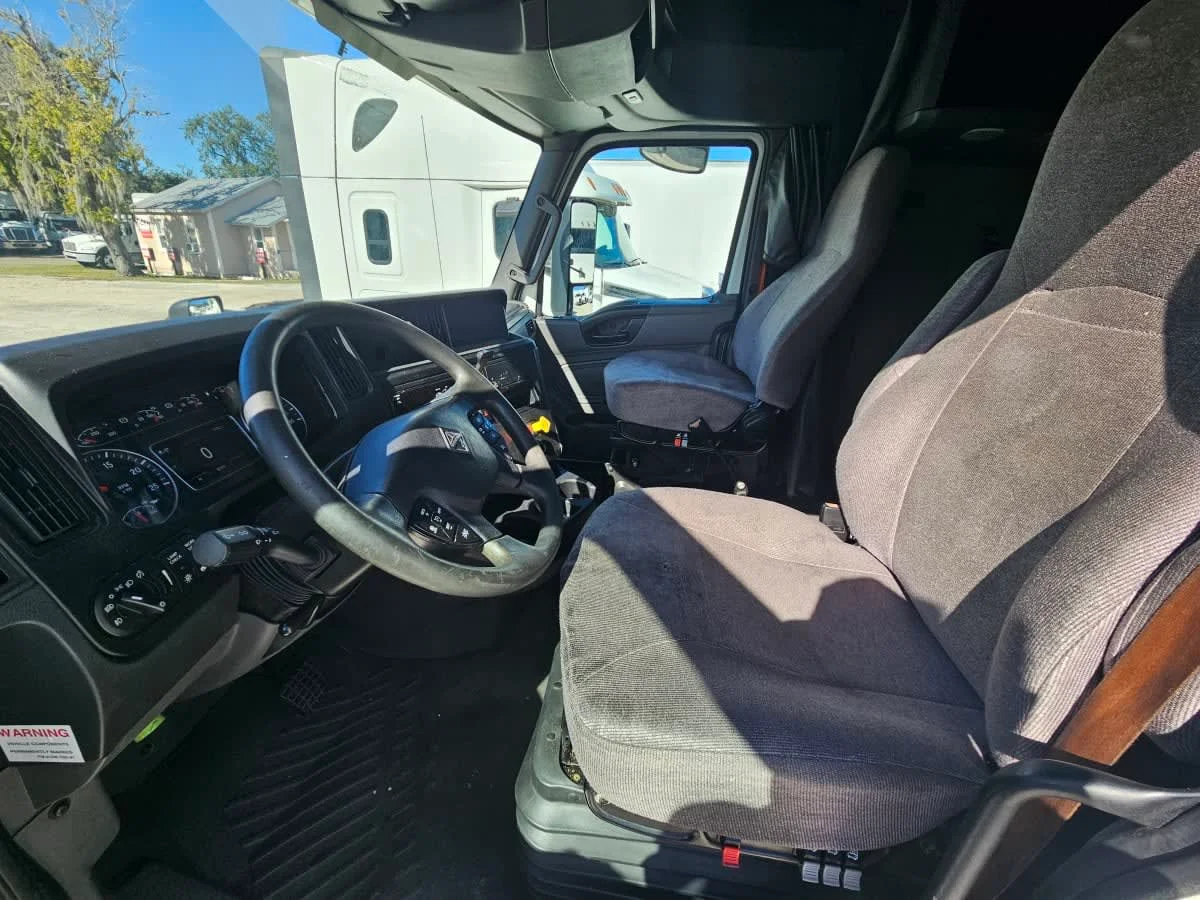 2020 International LT in Orlando, FL — photo 7