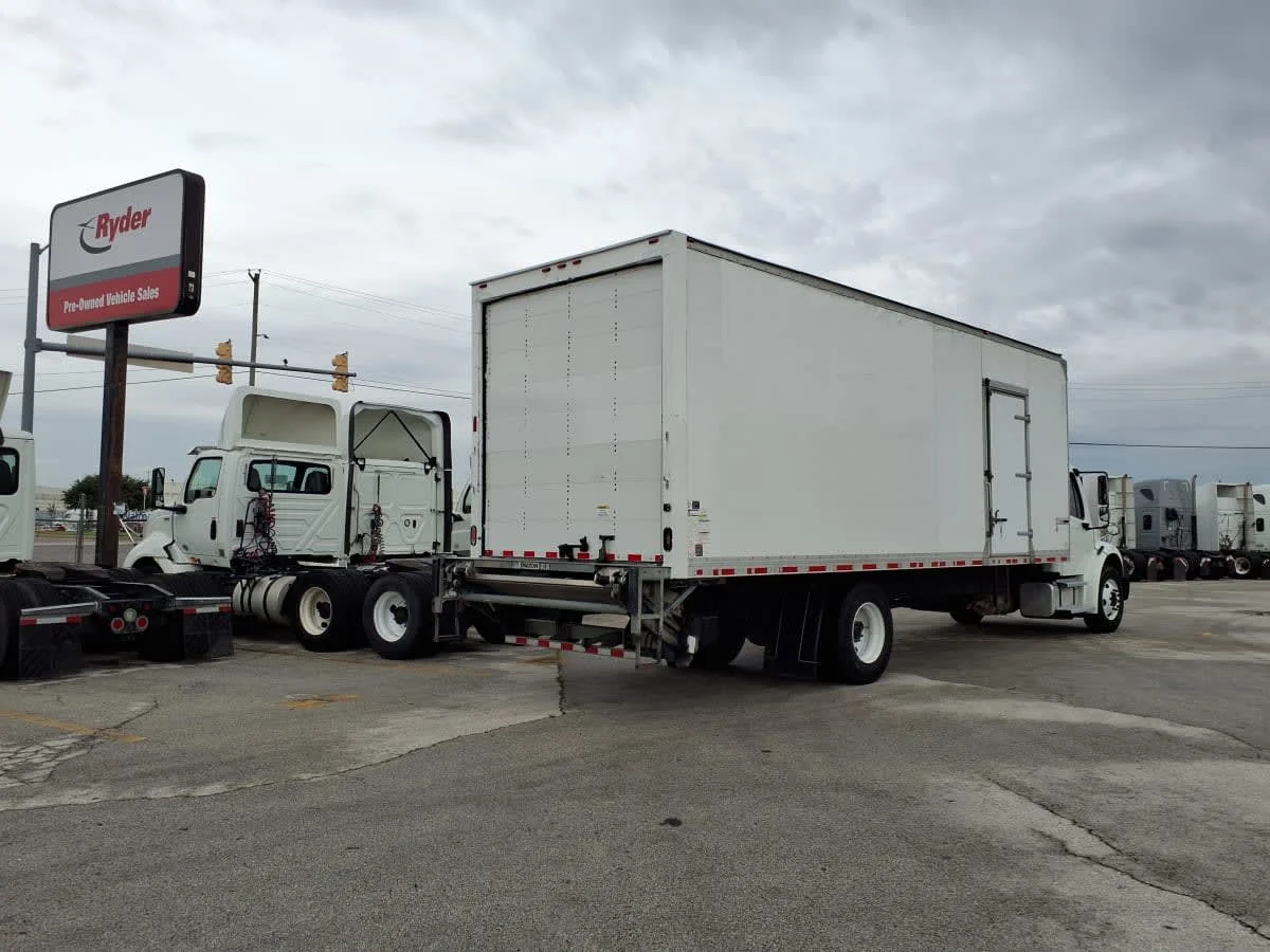 2020 Freightliner M2 106 in Fort Worth, TX — photo 4