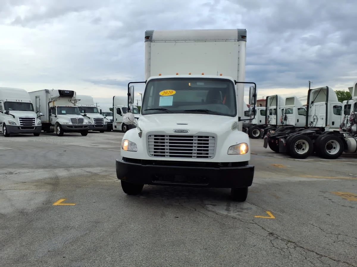 2020 Freightliner M2 106 in Fort Worth, TX — photo 2