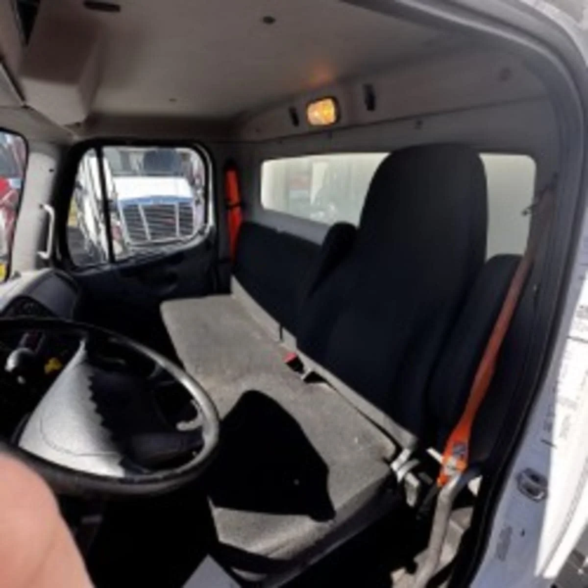 2019 Freightliner M2 106 - image 7