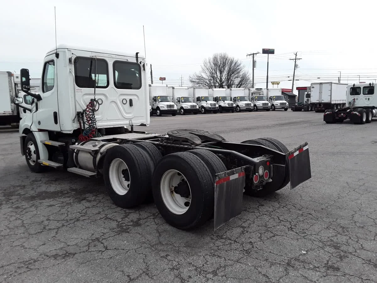 2020 Freightliner Cascadia in La Vergne, TN — photo 6