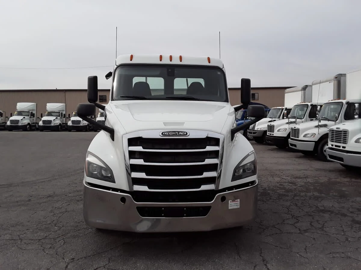 2020 Freightliner Cascadia in La Vergne, TN — photo 2