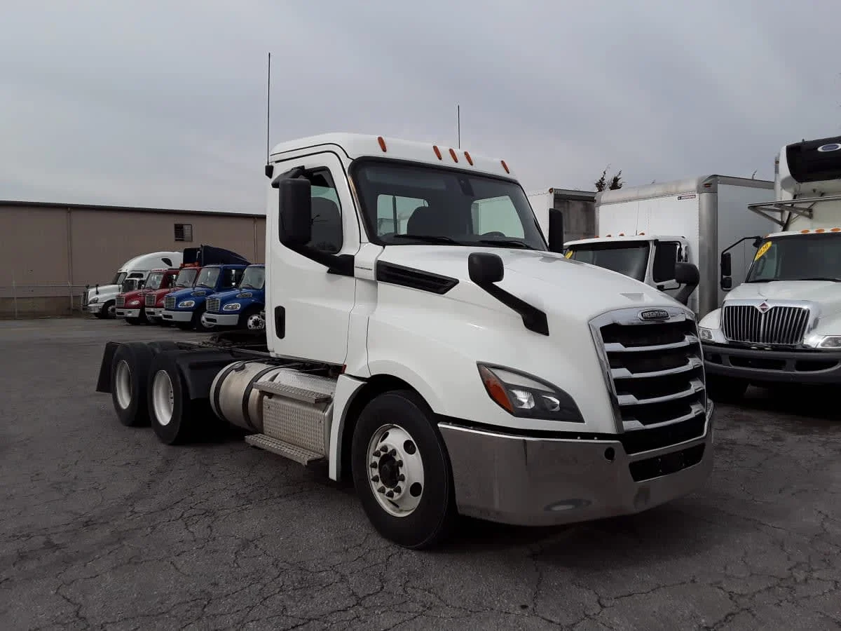 2020 Freightliner Cascadia in La Vergne, TN — photo 3