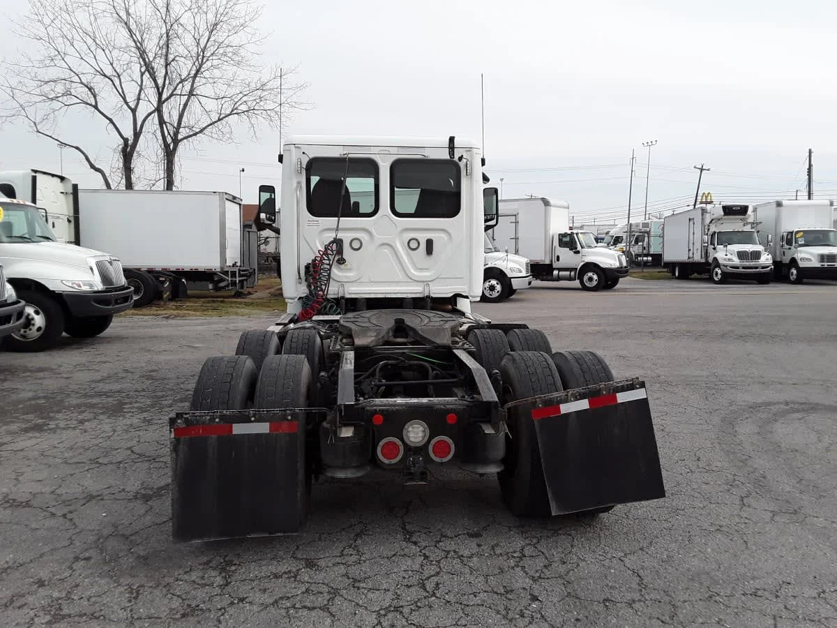 2020 Freightliner Cascadia in La Vergne, TN — photo 5