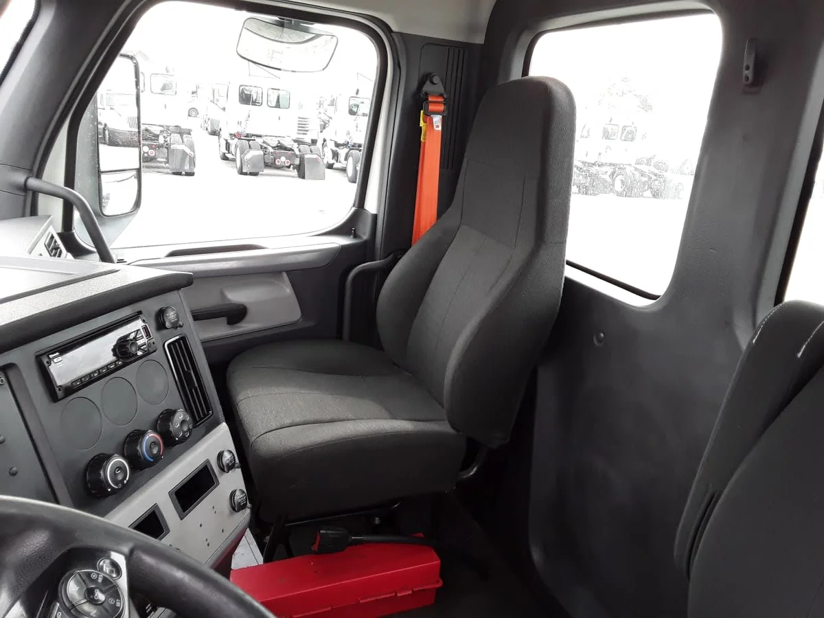2020 Freightliner Cascadia in La Vergne, TN — photo 7