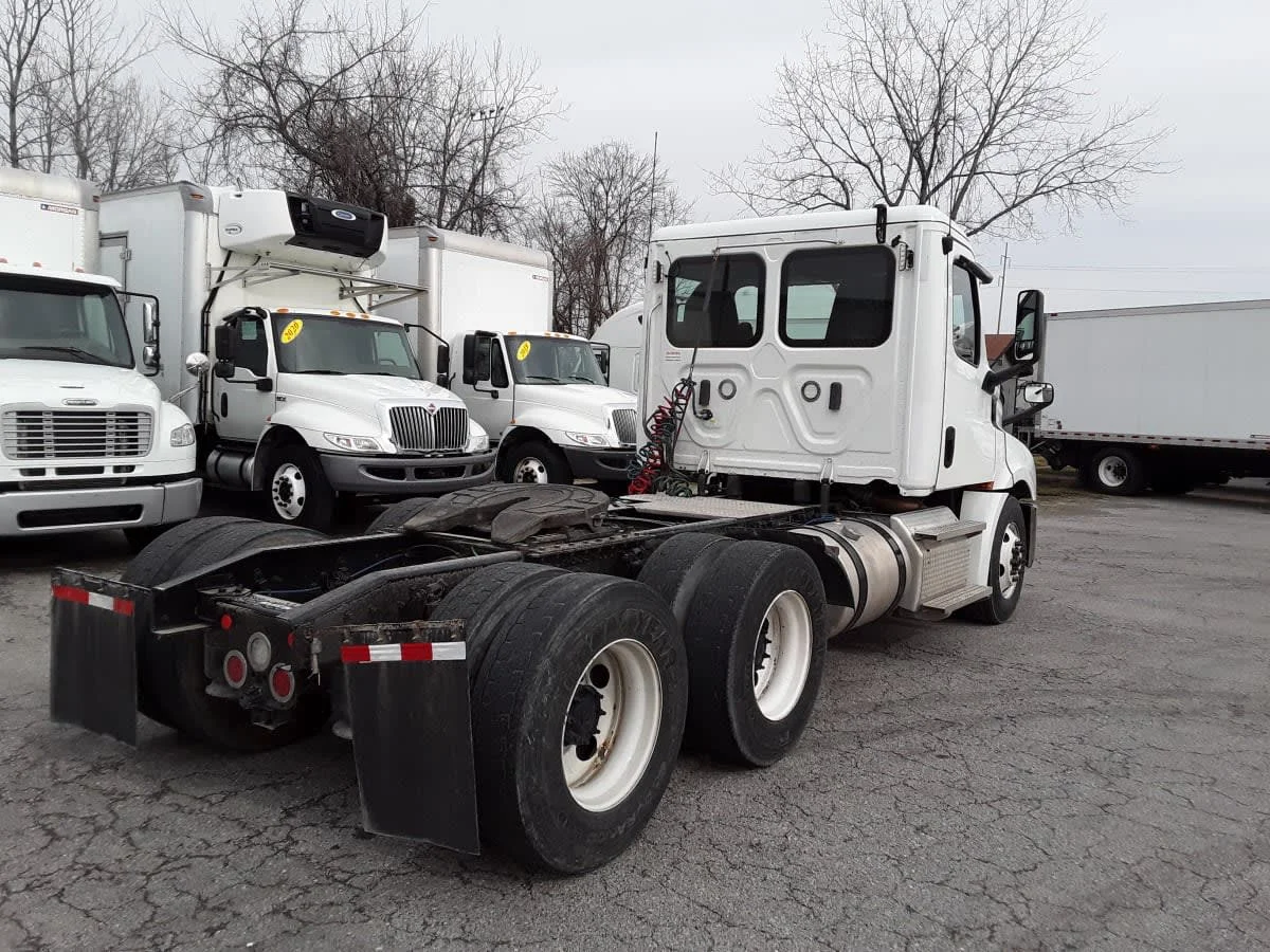 2020 Freightliner Cascadia in La Vergne, TN — photo 4