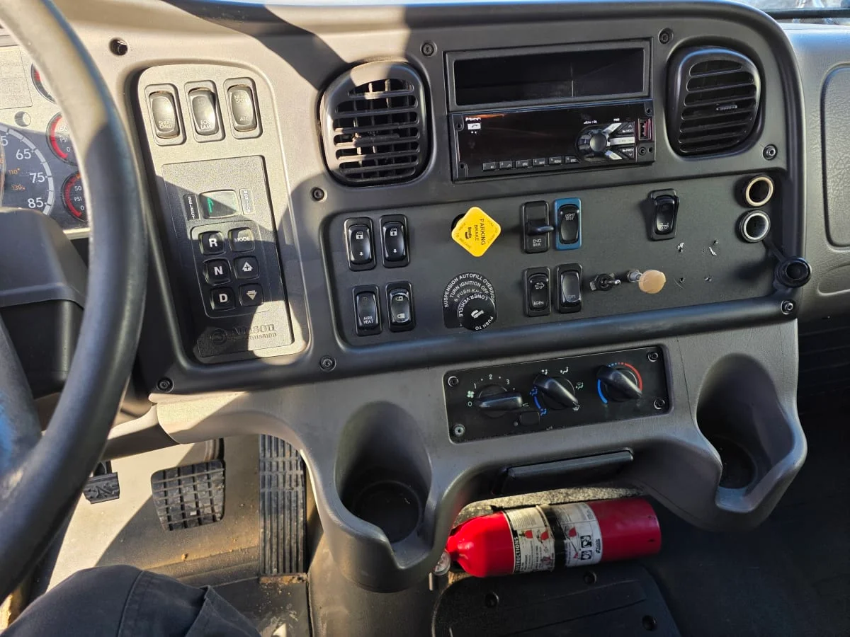 2019 Freightliner M2 106 - image 11