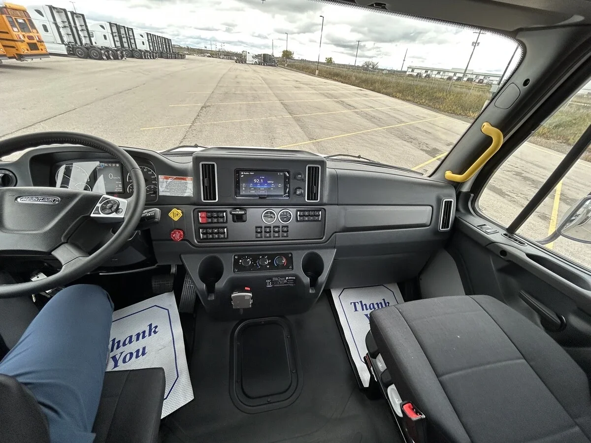 2026 Freightliner M2 106 - image 13