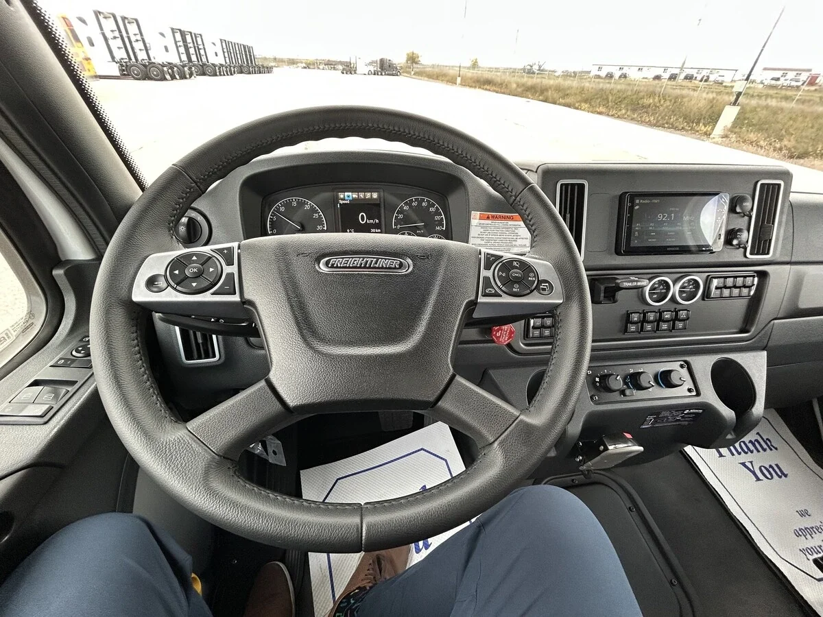 2026 Freightliner M2 106 - image 11