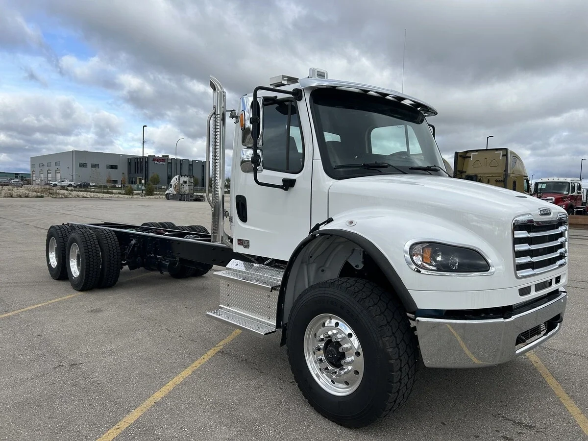 2026 Freightliner M2 106 - image 3