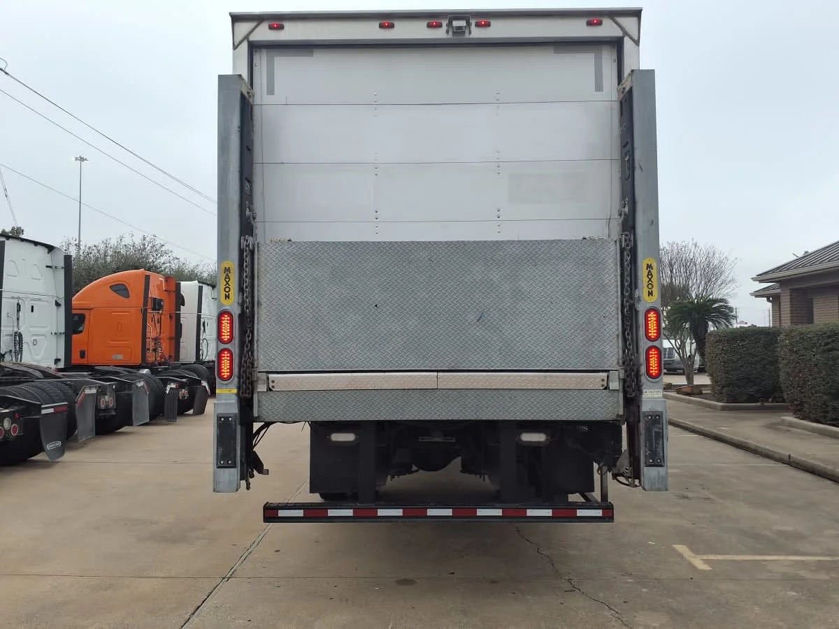 2018 International 4300 - image 5