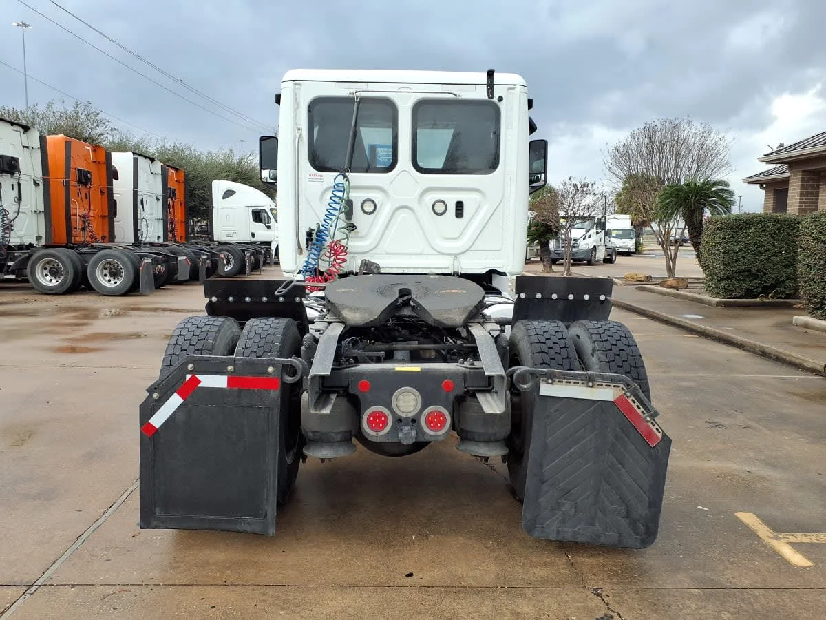 2020 Freightliner Cascadia in Houston, TX — photo 5