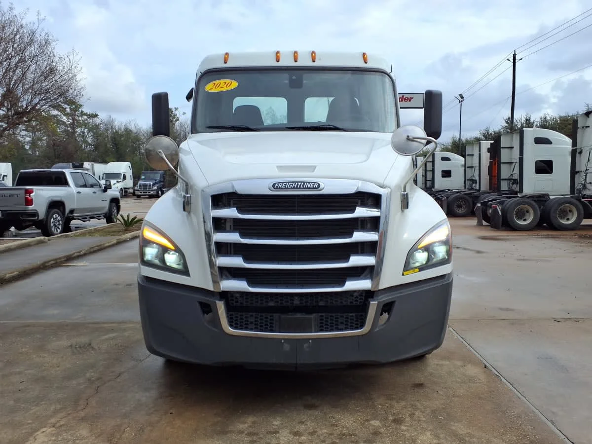 2020 Freightliner Cascadia in Houston, TX — photo 2