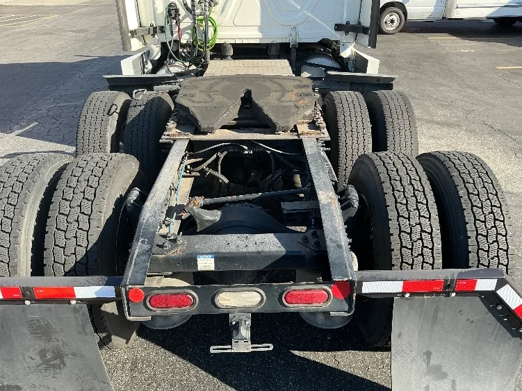 2022 Freightliner Cascadia in Torrance, CA — photo 6