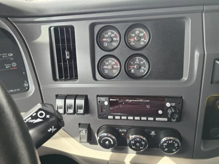 2025 Peterbilt 567 — photo 14