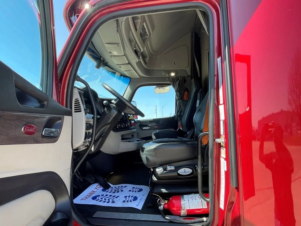 2023 Peterbilt 579 - image 10