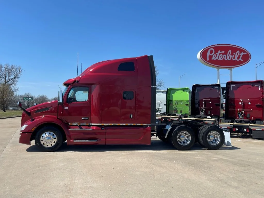 2023 Peterbilt 579 - image 2