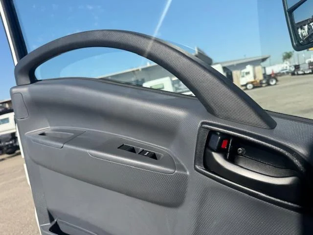 2025 Isuzu NRR - image 10